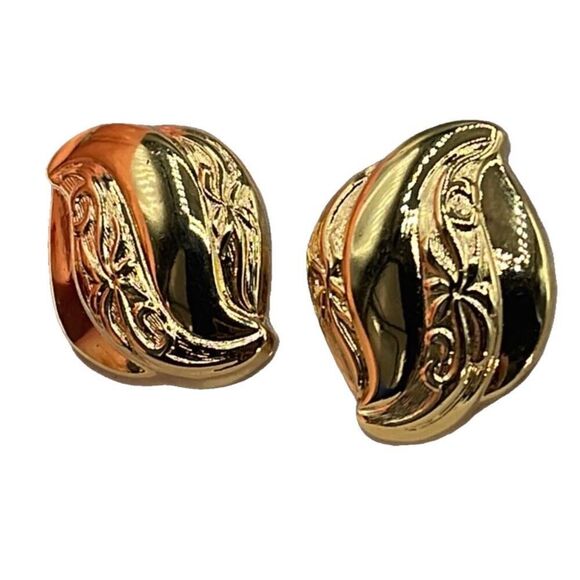 Vintage Jewelry - Vintage gold colored statement earrings